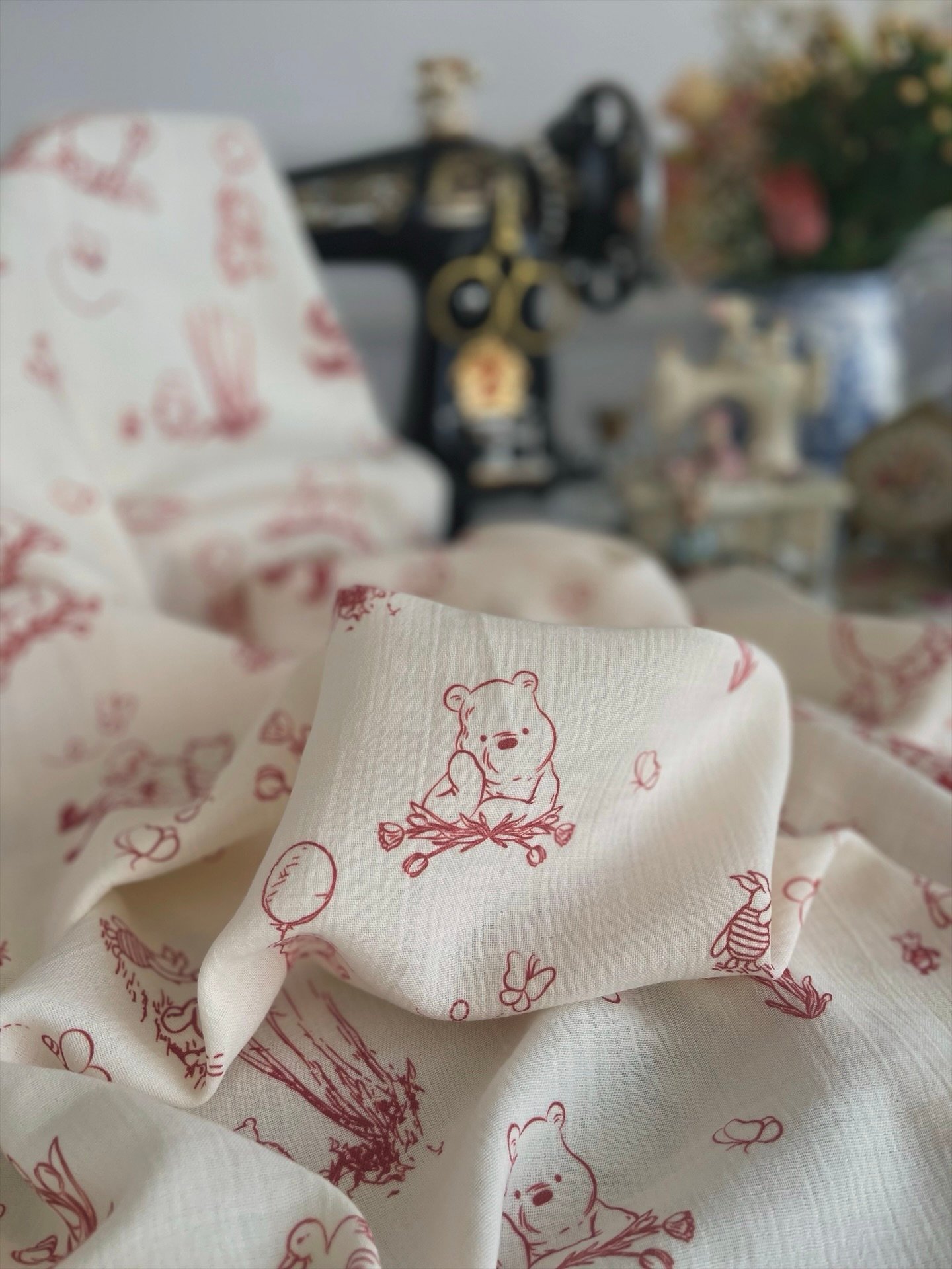RED TOİLE DE JOUY WİNNİE THE POOH MÜSLİN
