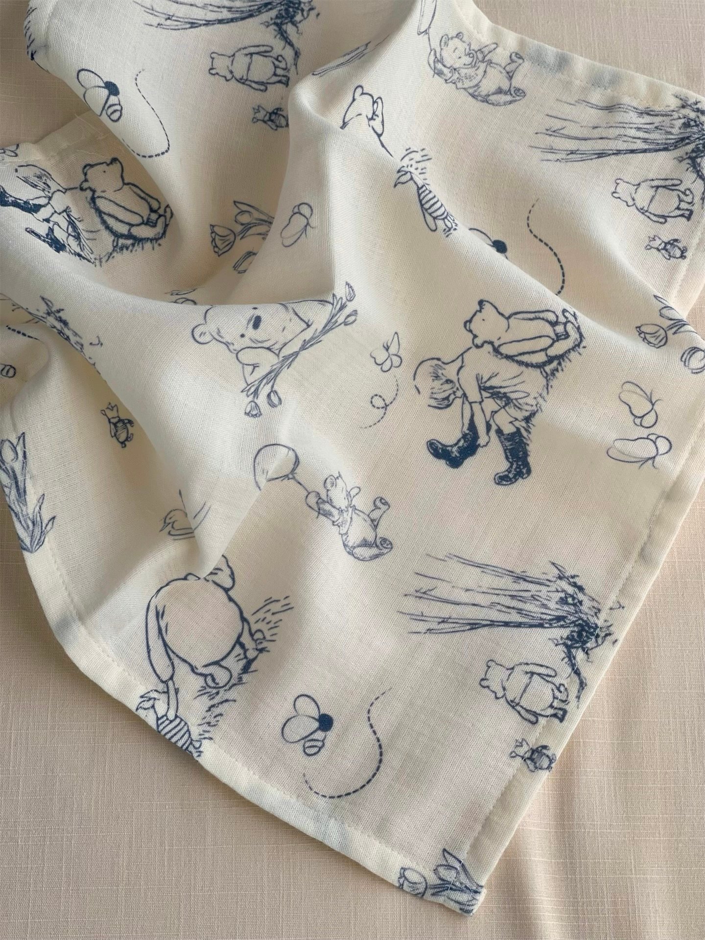 BLUE TOİLE DE JOUY WİNNİE MÜSLİN AĞIZ VE OMUZ MENDİLİ