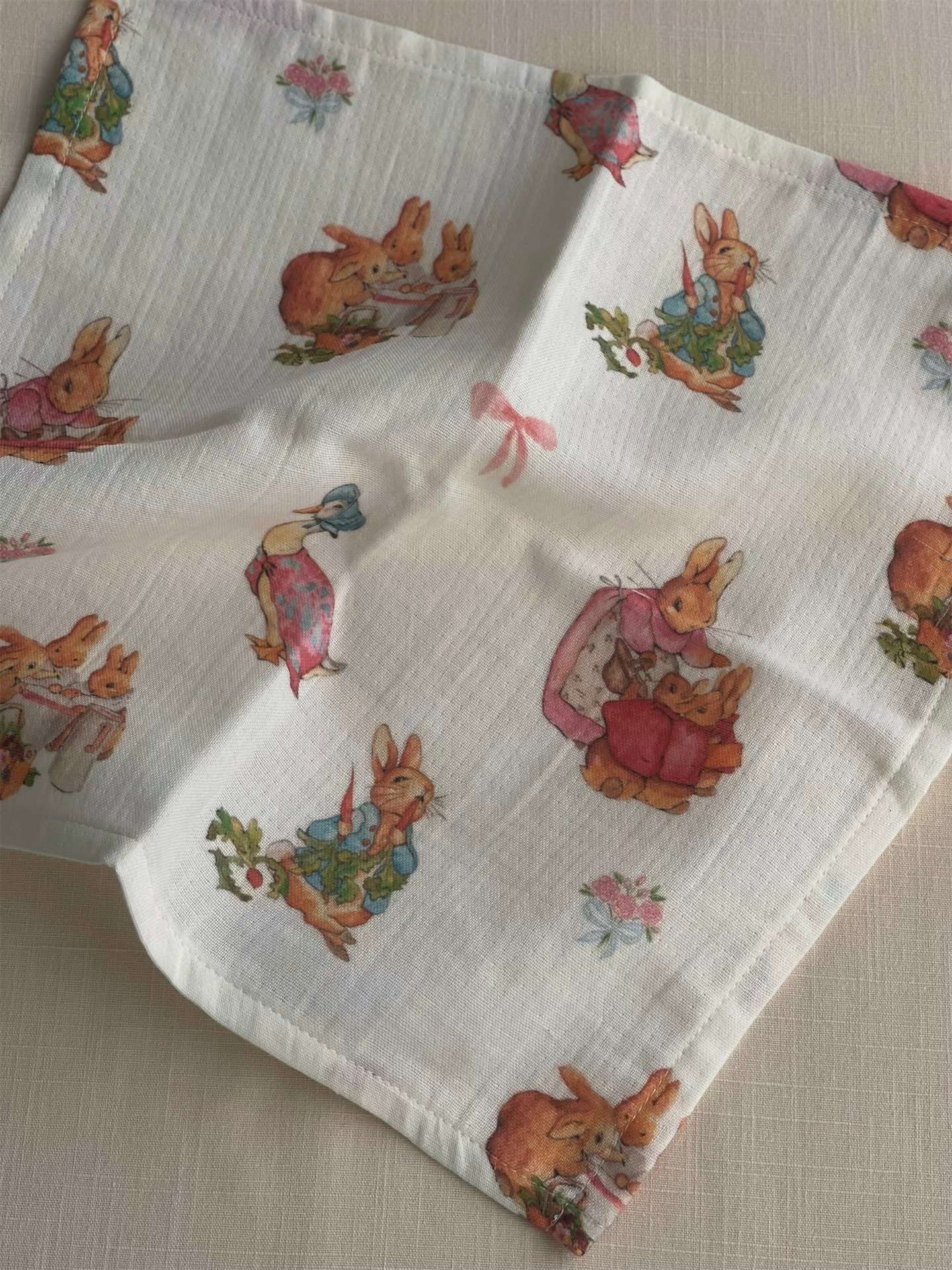 PİNK PETER RABBİT MÜSLİN AĞIZ VE OMUZ MENDİLİ