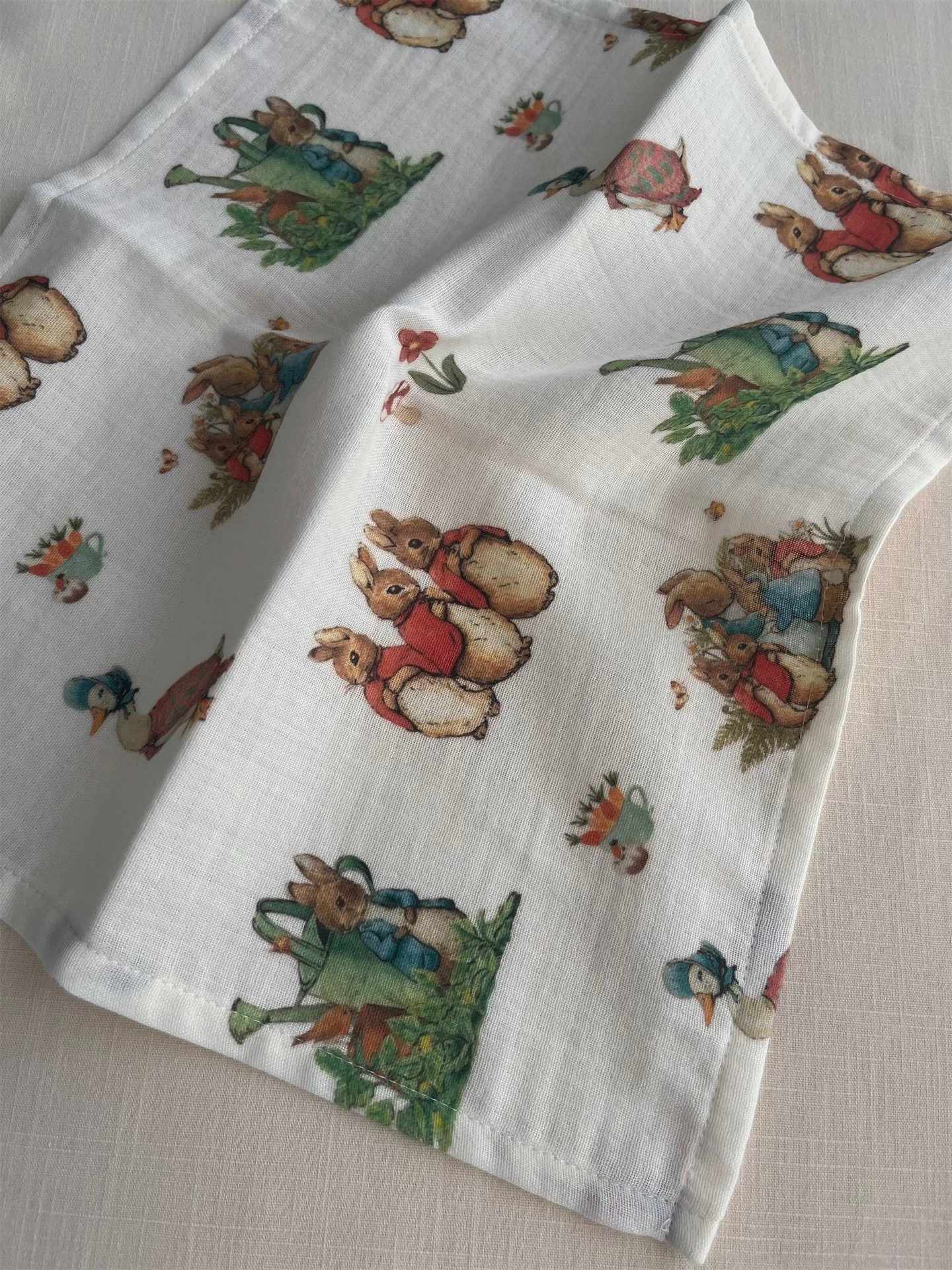 RED VİNTAGE  PETER RABBİT MÜSLİN AĞIZ VE OMUZ MENDİLİ