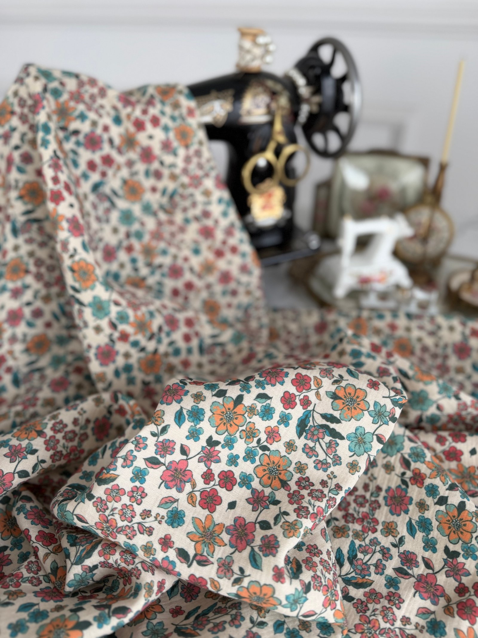 RETRO FLOWERS MÜSLİN KUMAŞ