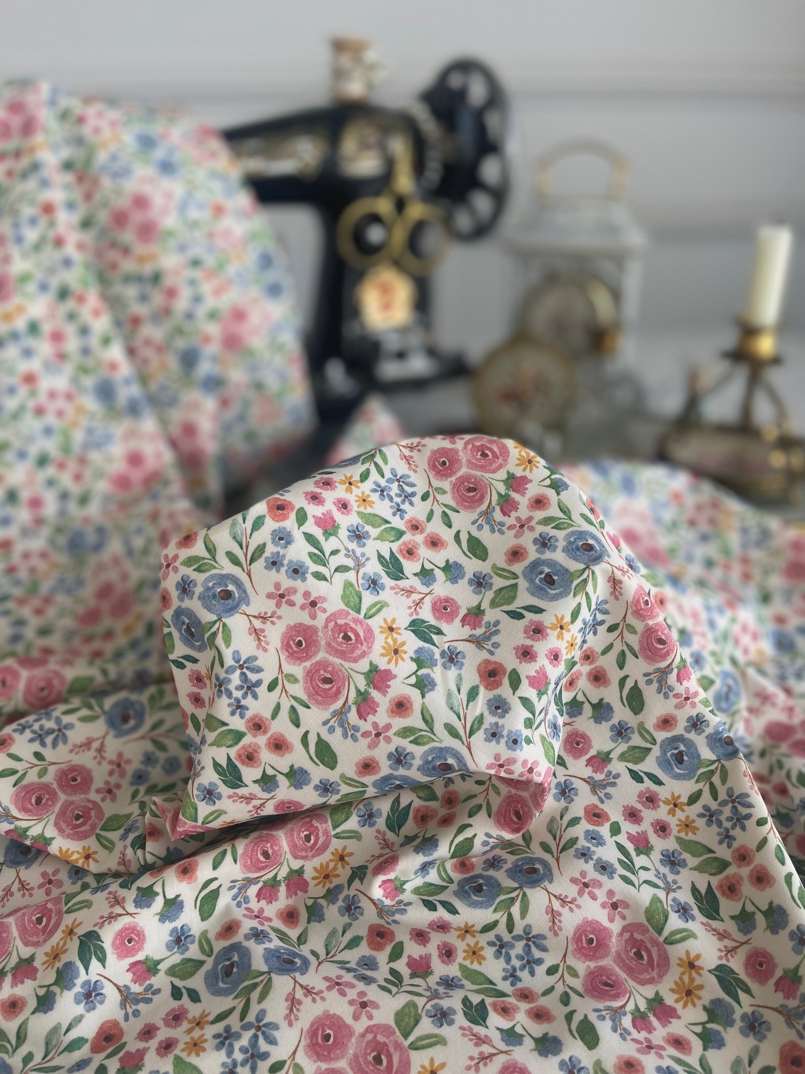 VINTAGE WATERCOLOR FLOWERS  POPLİN
