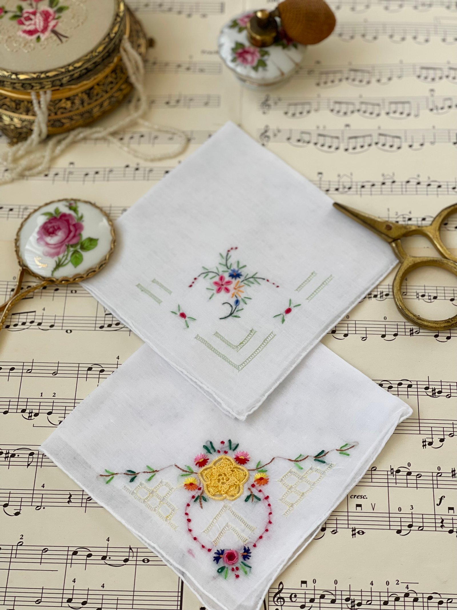 15 NO VİNTAGE NAKIŞLI İTHAL MENDİL