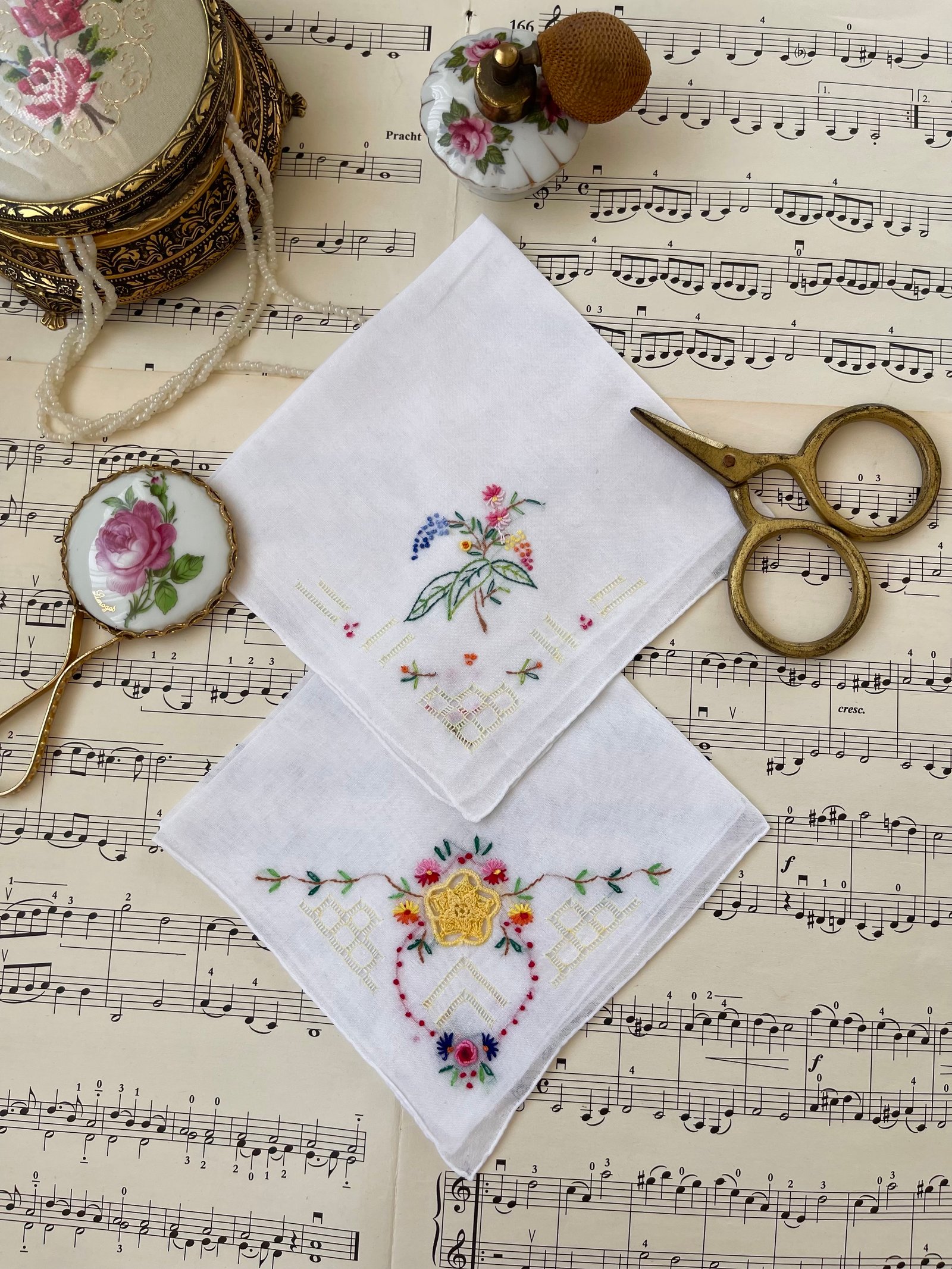 17 NO NAKIŞLI İTHAL VİNTAGE MENDİL