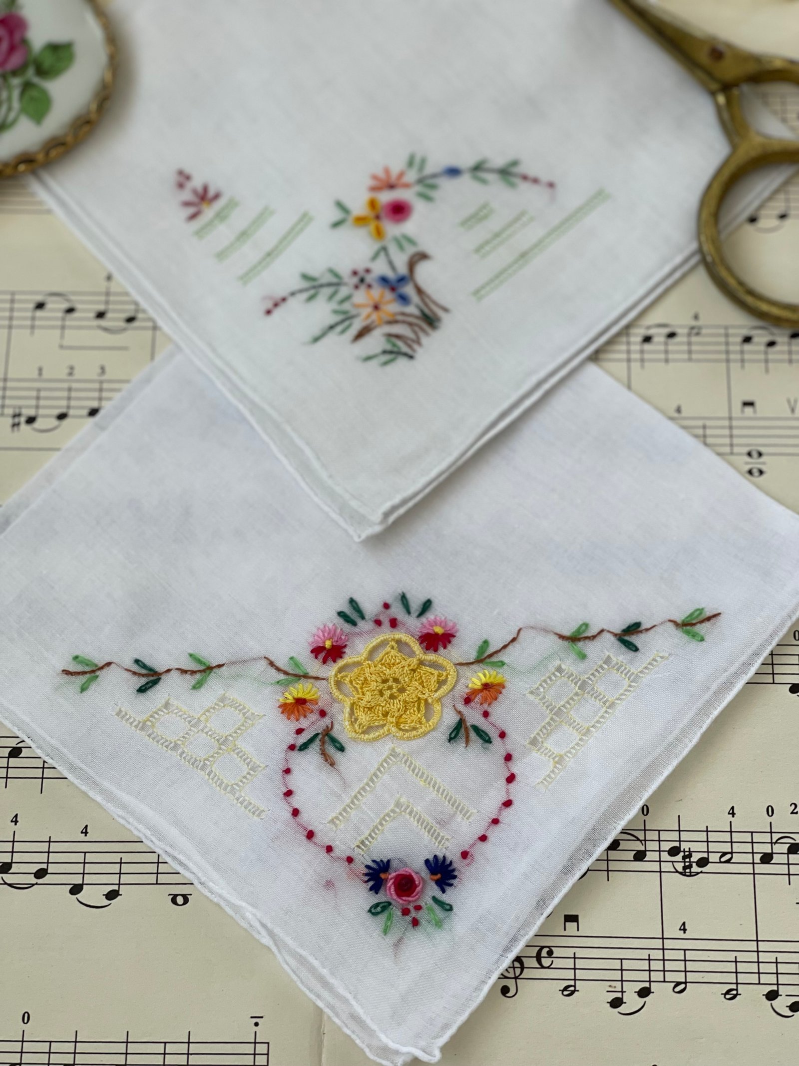 20 NO VİNTAGE İTHAL NAKIŞLI MENDİL