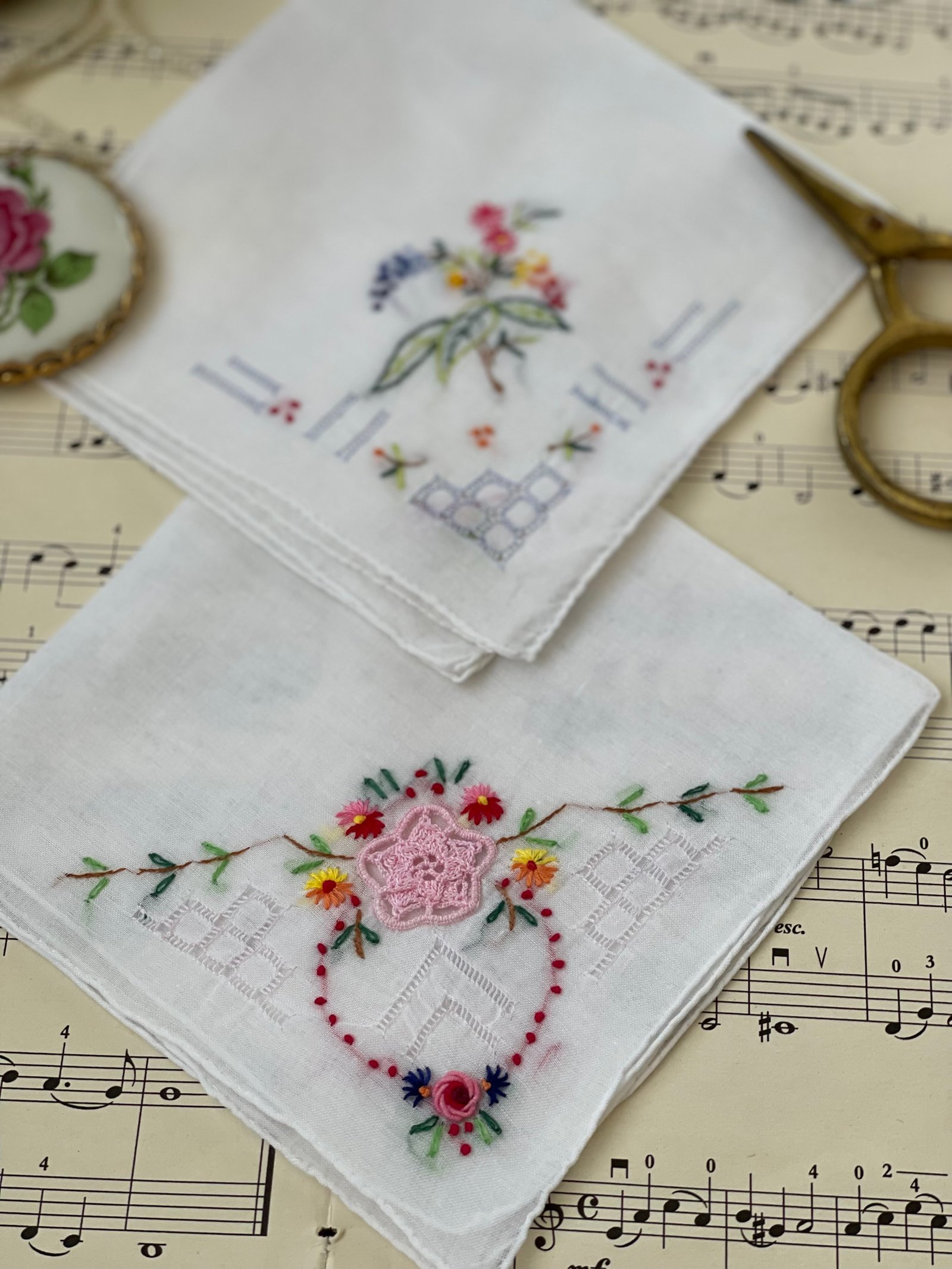 23 no ithal vintage nakışlı mendil